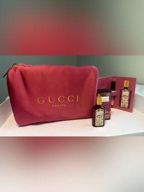 New Gucci Beauty cosmetic bag Zip Pouch with mini perfumeee3 and sample